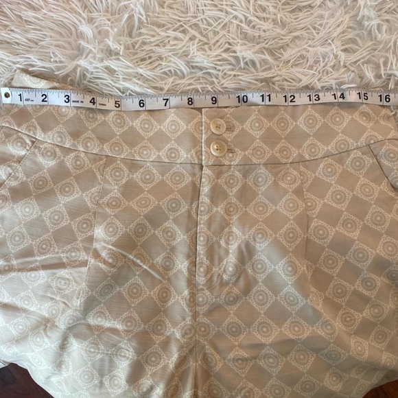 Ann Taylor Factory Beige Diamond Print Tailored Shorts Size Small Classic Prepp - Picture 6 of 8